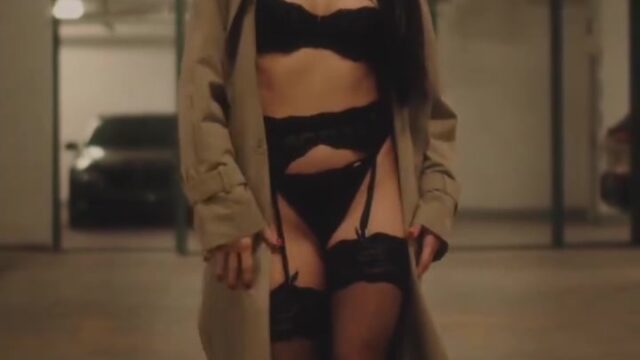 Yulia Zahurska / Yuliayyc Showing Off Her Body Onlyfans Trending